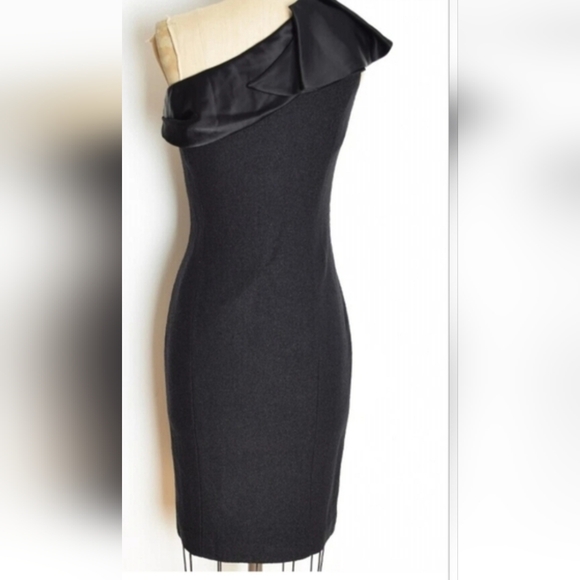 St. John Elegant Black SANTANA One-Shoulder Dress.SZ 6. - Picture 10 of 10